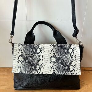 Borse in Pelle Black Leather Convertible Bag Embossed Faux Snake Italy
